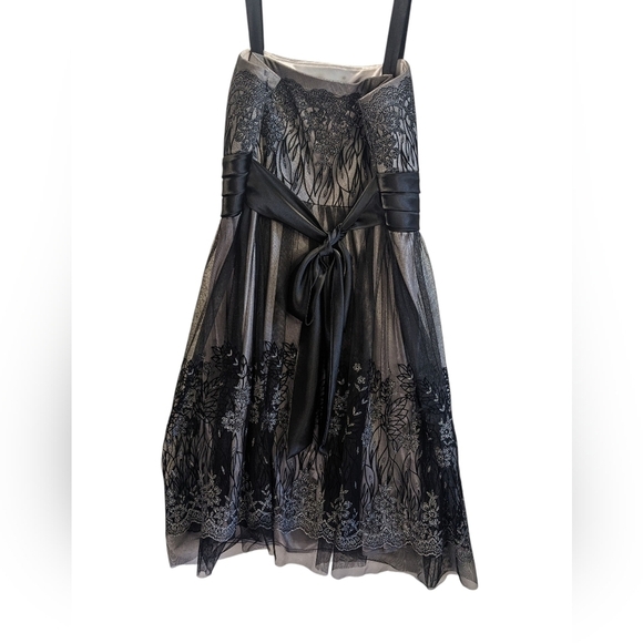 Laura Dresses & Skirts - Elegant Laura Plus Black Lace Midi Dress Size Based On Measurements size 16